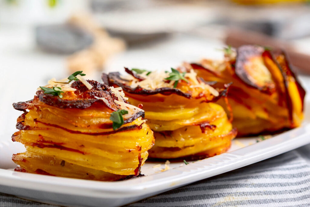Kartoffelstapel mit Parmesan aus dem Ofen (Parmesan Potato Stacks)