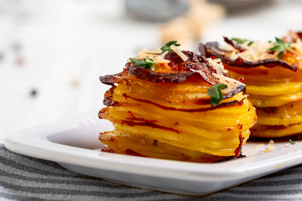 Kartoffelstapel mit Parmesan aus dem Ofen (Parmesan Potato Stacks)