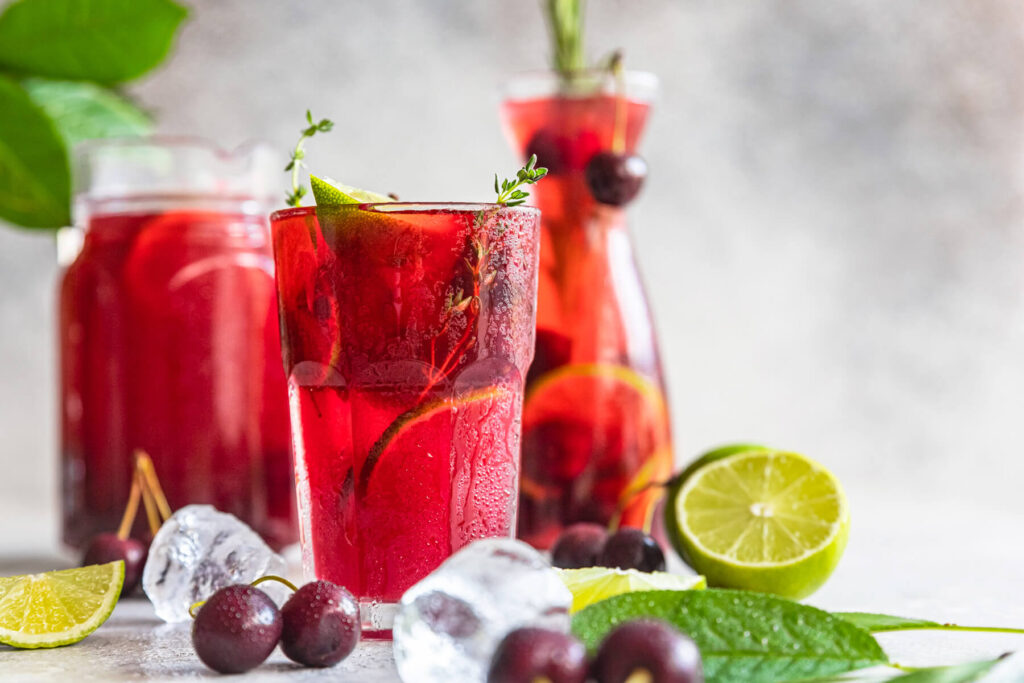 Kirsch-Limetten-Limonade mit frischem Thymian