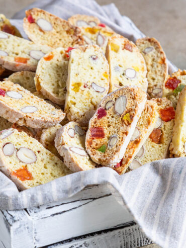 Knusprige Biscotti mit Nüssen und Trockenfrüchten