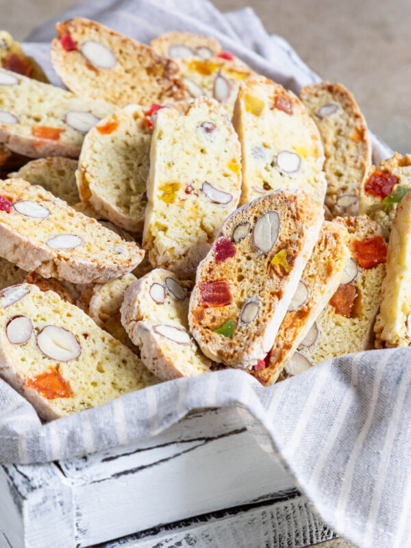 Knusprige Biscotti mit Nüssen und Trockenfrüchten