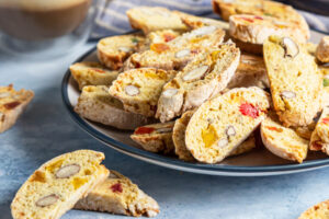 Knusprige Biscotti mit Nüssen und Trockenfrüchten