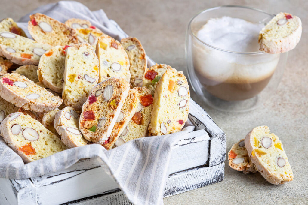 Knusprige Biscotti mit Nüssen und Trockenfrüchten