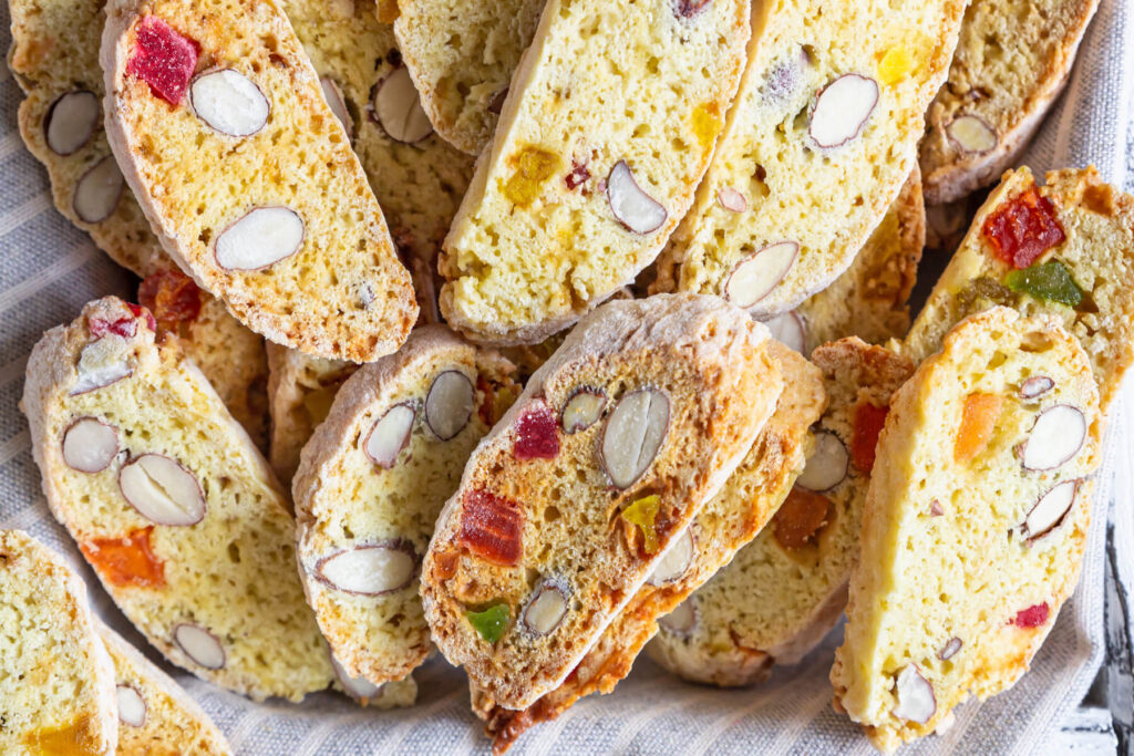 Knusprige Biscotti mit Nüssen und Trockenfrüchten
