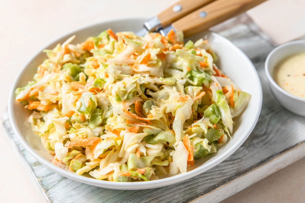 Krautsalat mit Rhabarber & Orangen-Joghurt-Dressing