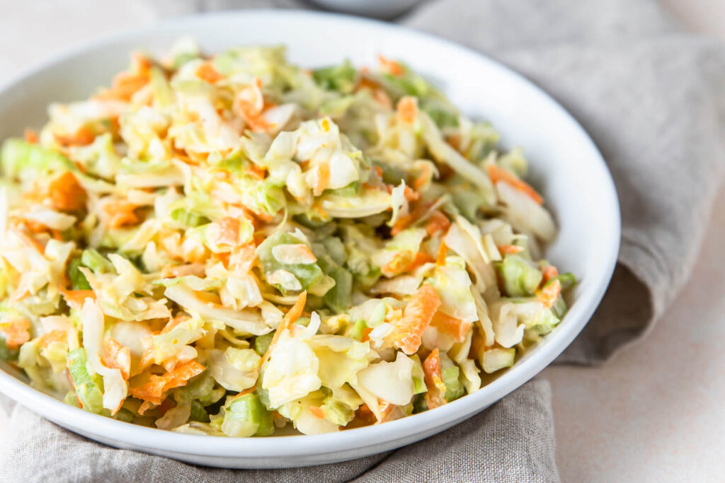 Krautsalat mit Rhabarber & Orangen-Joghurt-Dressing