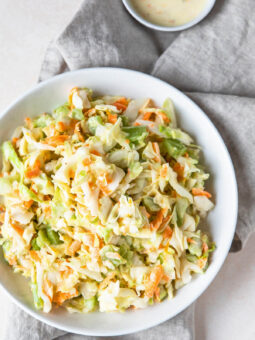 Krautsalat mit Rhabarber & Orangen-Joghurt-Dressing