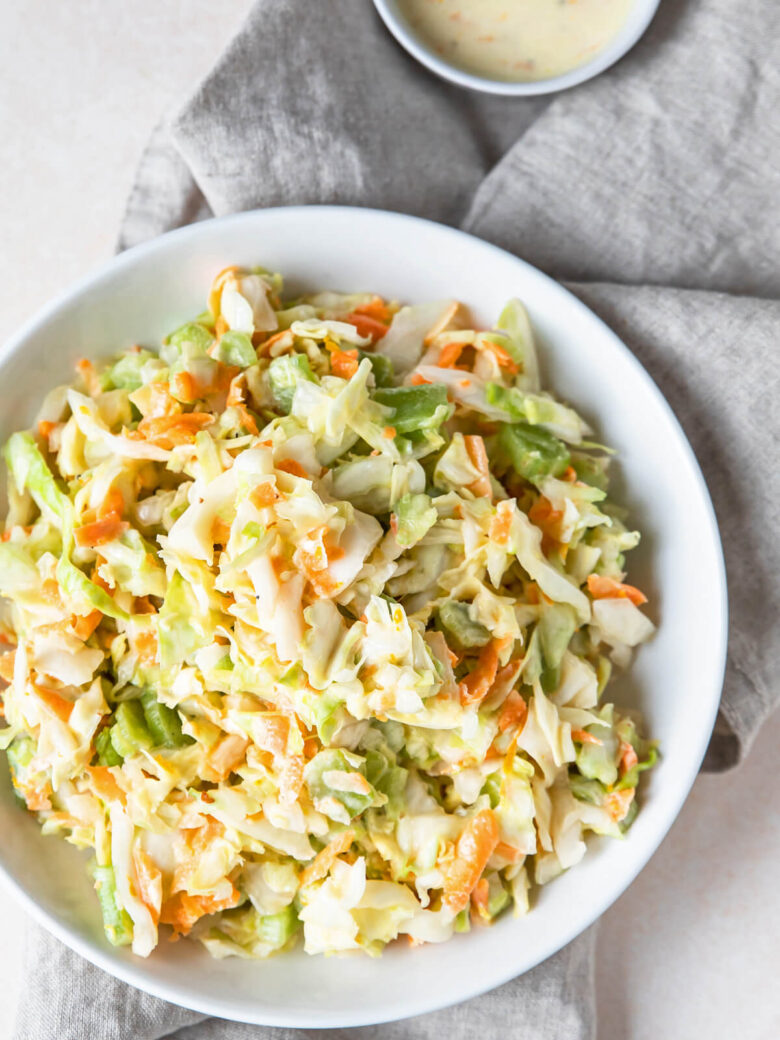 Krautsalat mit Rhabarber & Orangen-Joghurt-Dressing