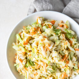 Krautsalat mit Rhabarber & Orangen-Joghurt-Dressing