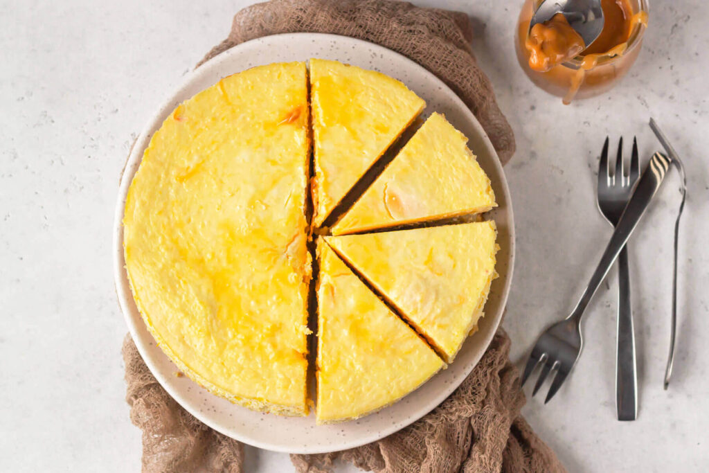 Kürbis-Cheesecake mit Äpfeln und Karamell