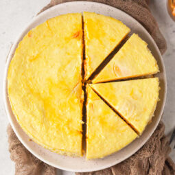 Kürbis-Cheesecake mit Äpfeln und Karamell