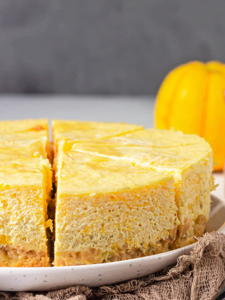 Kürbis-Cheesecake mit Äpfeln und Karamell