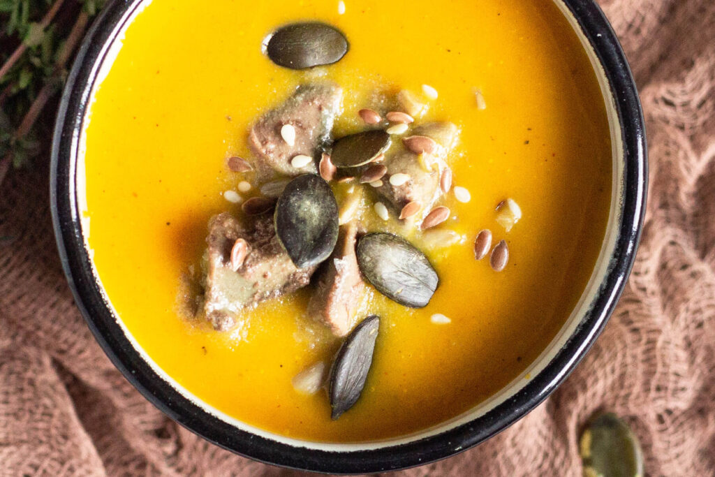 Kürbiscremesuppe mit gebratener Leber