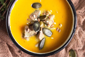 Kürbiscremesuppe mit gebratener Leber