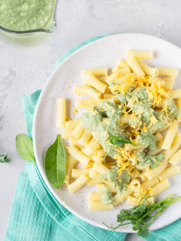 Pasta mit cremiger Blumenkohl-Spinat-Sauce