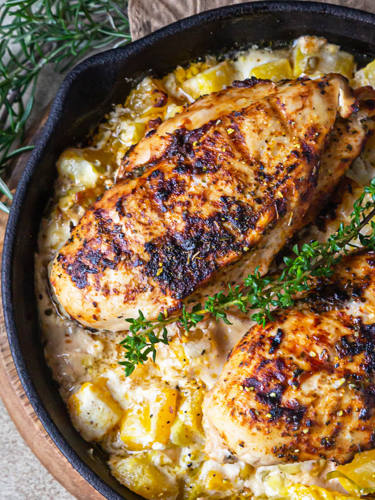 Saftige Hähnchenbrust mit Hokkaido-Kürbis aus dem Ofen