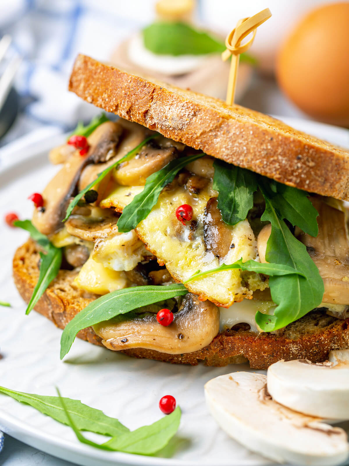 Sandwiches mit Pilz-Omelett und Rucola