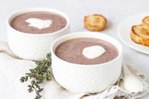 Schnelle Blumenkohl-Cremesuppe mit roten Bohnen