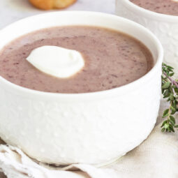 Schnelle Blumenkohl-Cremesuppe mit roten Bohnen