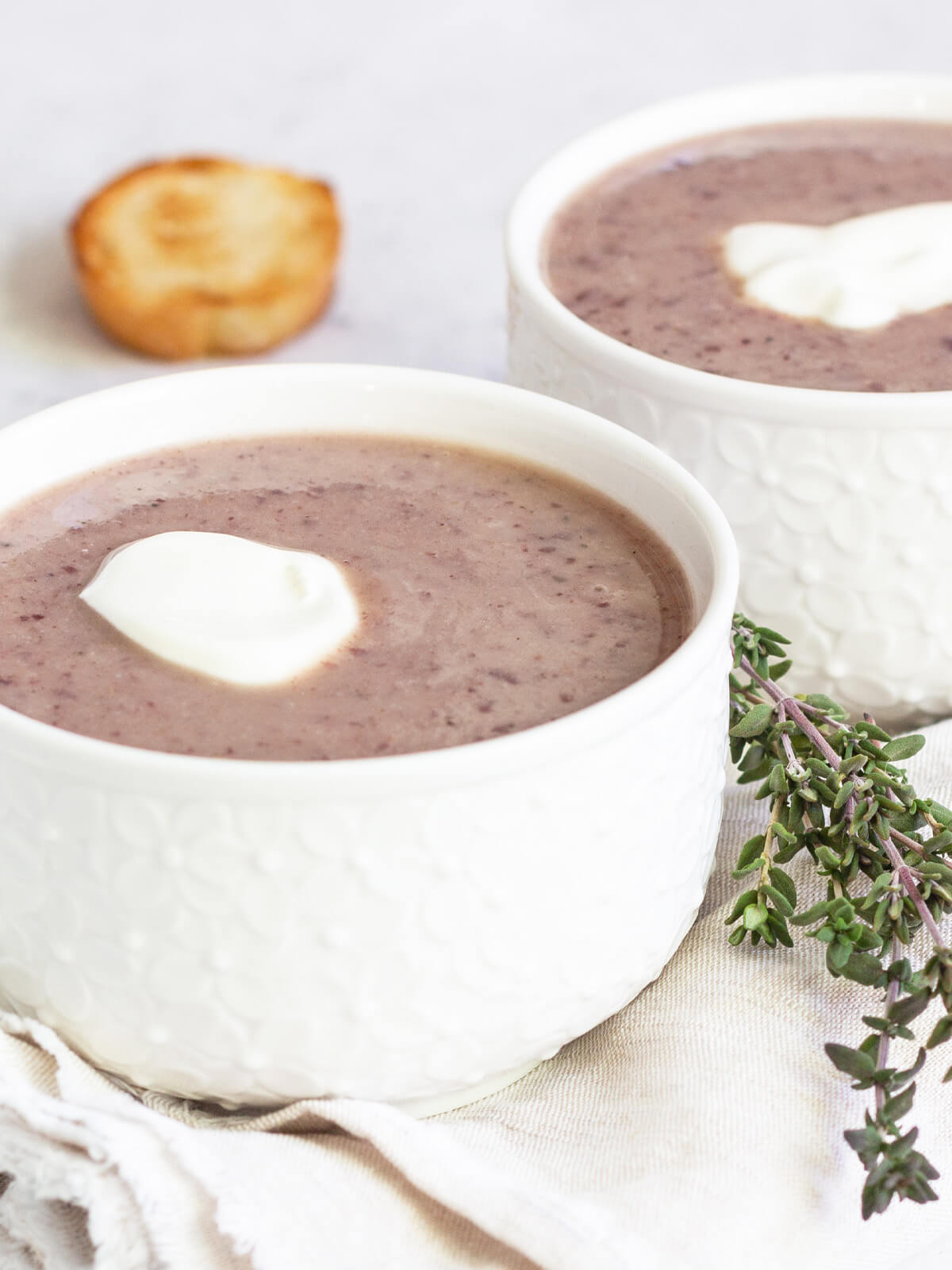 Schnelle Blumenkohl-Cremesuppe mit roten Bohnen