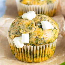 Schnelle herzhafte Spinat-Feta-Muffins mit geräuchertem Paprika