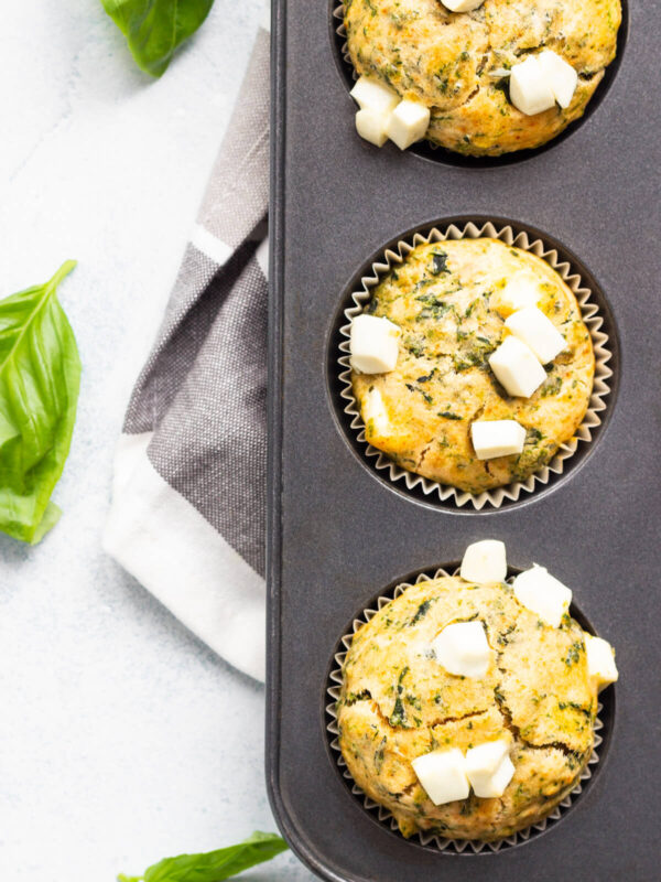 Schnelle herzhafte Spinat-Feta-Muffins mit geräuchertem Paprika