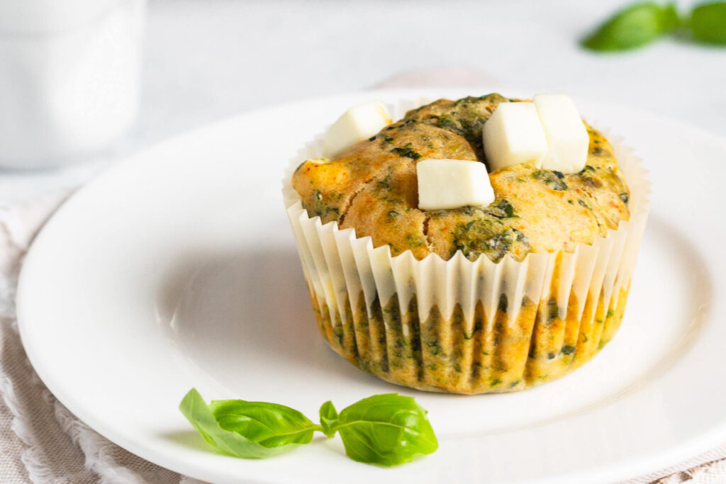Schnelle herzhafte Spinat-Feta-Muffins mit geräuchertem Paprika