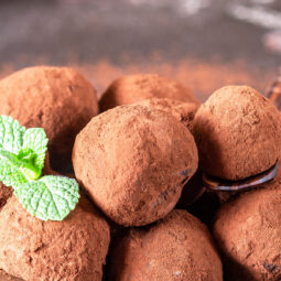 Schokoladentrüffel mit frischer Minze