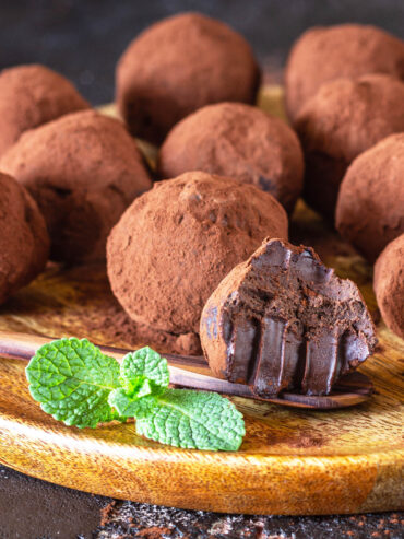 Schokoladentrüffel mit frischer Minze