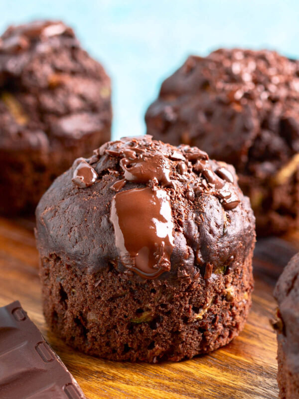 Schokomuffins mit Zucchini und Walnüssen