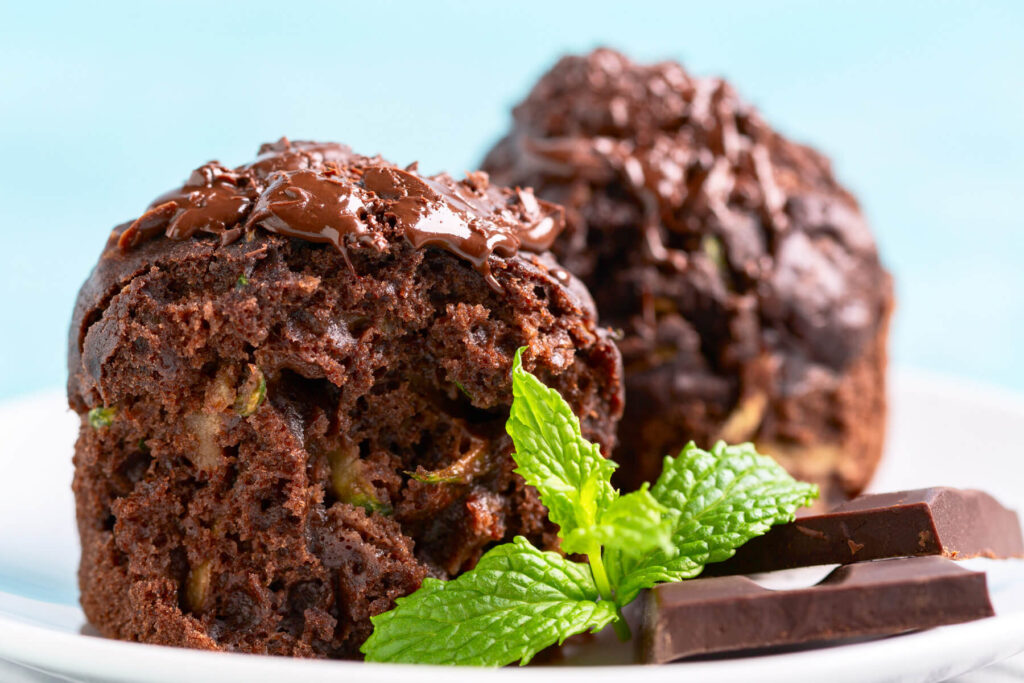 Schokomuffins mit Zucchini und Walnüssen