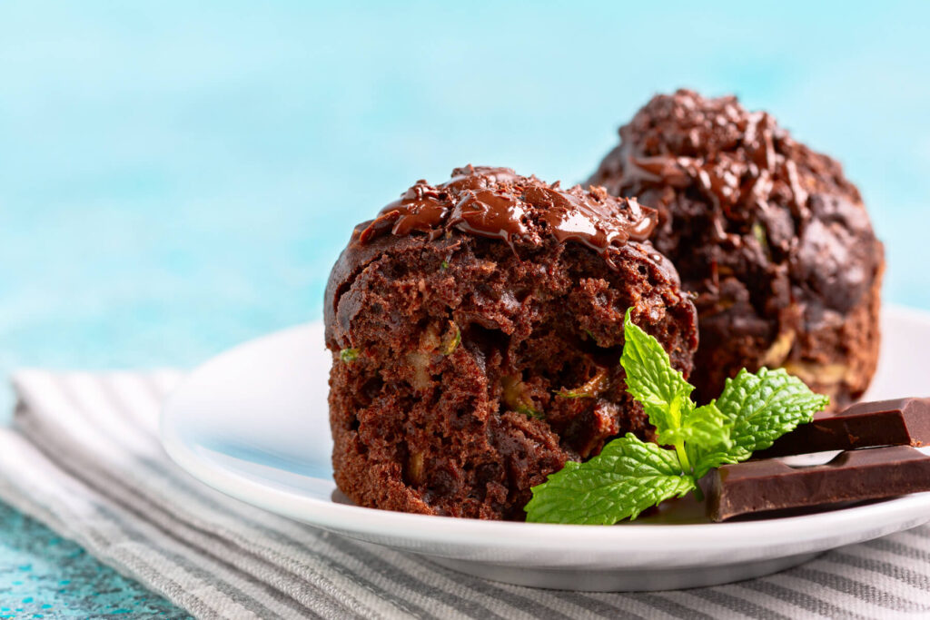 Schokomuffins mit Zucchini und Walnüssen