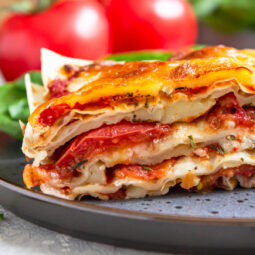 Vegetarische schnelle Käse-Lasagne aus Lavash