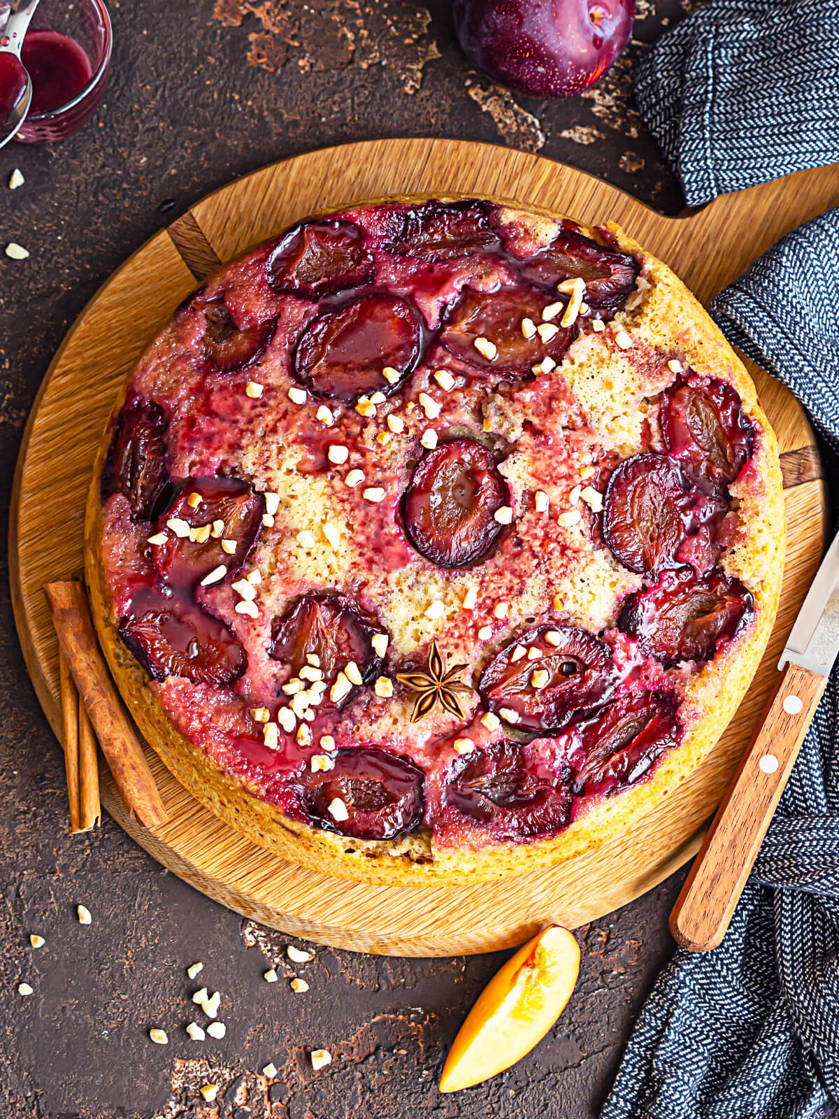 Würziger gestürzter Pflaumenkuchen mit Bergamotte-Tee