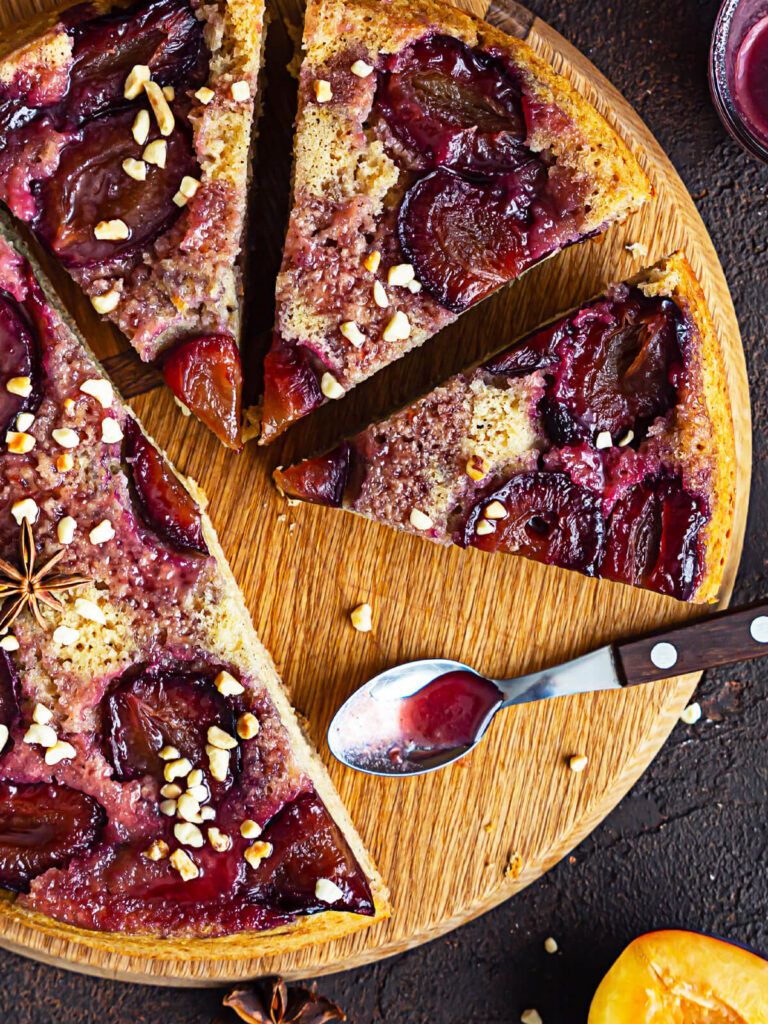 Würziger gestürzter Pflaumenkuchen mit Bergamotte-Tee