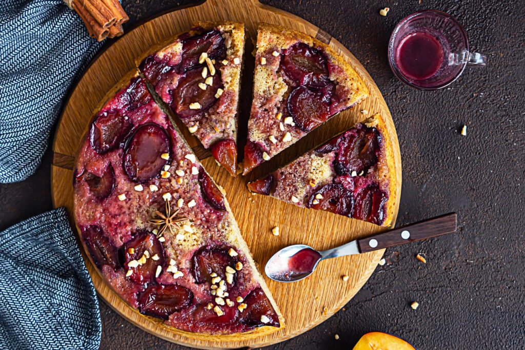 Würziger gestürzter Pflaumenkuchen mit Bergamotte-Tee