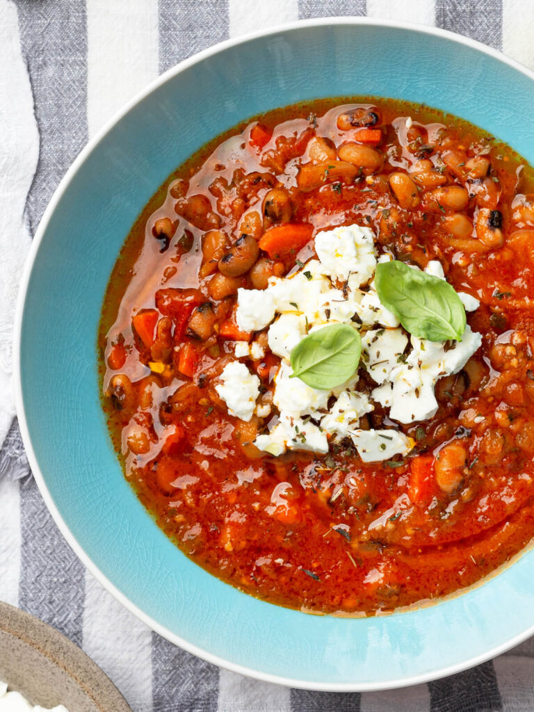 Fasolada – griechische Bohnensuppe, cremig & herzhaft
