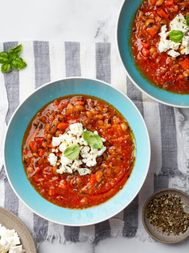 Fasolada – griechische Bohnensuppe, cremig & herzhaft