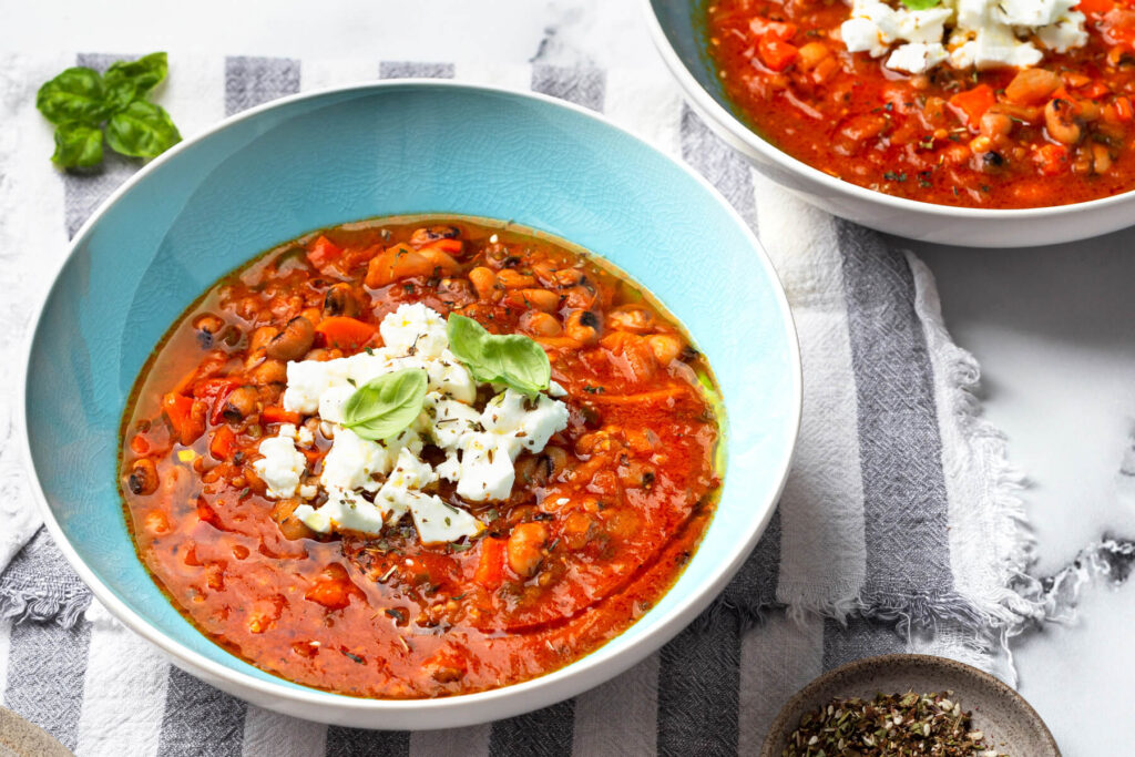 Fasolada – griechische Bohnensuppe, cremig & herzhaft