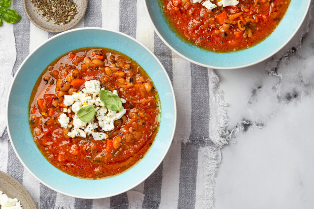 Fasolada – griechische Bohnensuppe, cremig & herzhaft