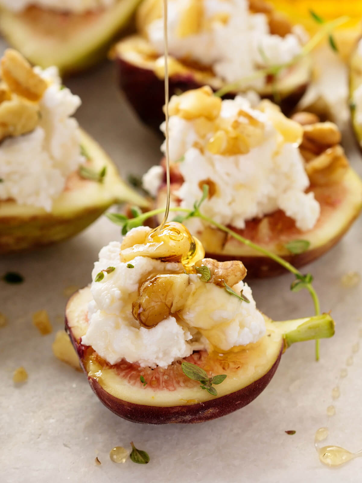 Feigen-Appetizer mit Feta, Walnüssen und Honig