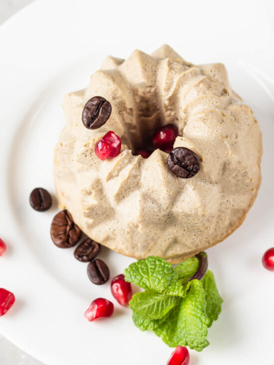 Fitness-Mini-Cheesecakes mit Kaffee und Kokos (ohne Zuckerzusatz)