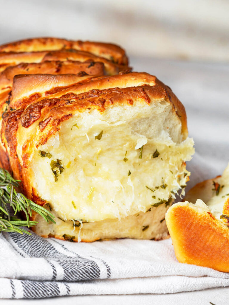 Fluffiges Knoblauch-Zupfbrot mit Mozzarella & Tangzhong (Pull-Apart Brot)