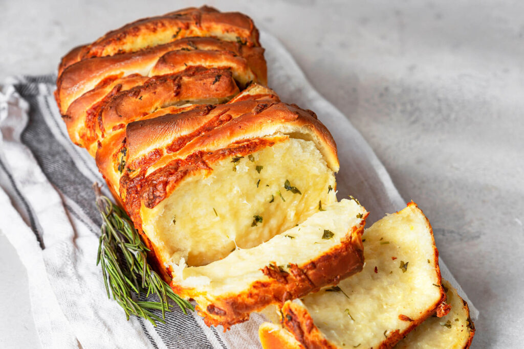 Fluffiges Knoblauch-Zupfbrot mit Mozzarella & Tangzhong (Pull-Apart Brot)