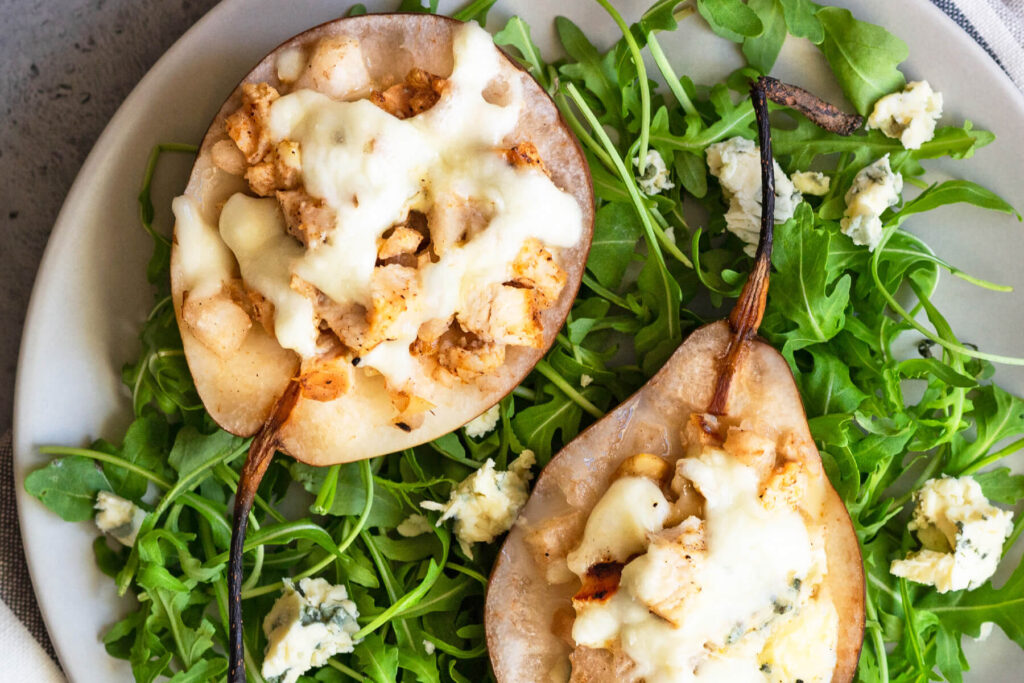 Gefüllte Birnen mit Hähnchen, Käse & Walnüssen