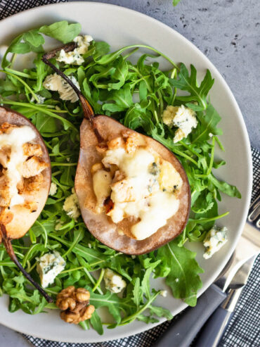 Gefüllte Birnen mit Hähnchen, Käse & Walnüssen