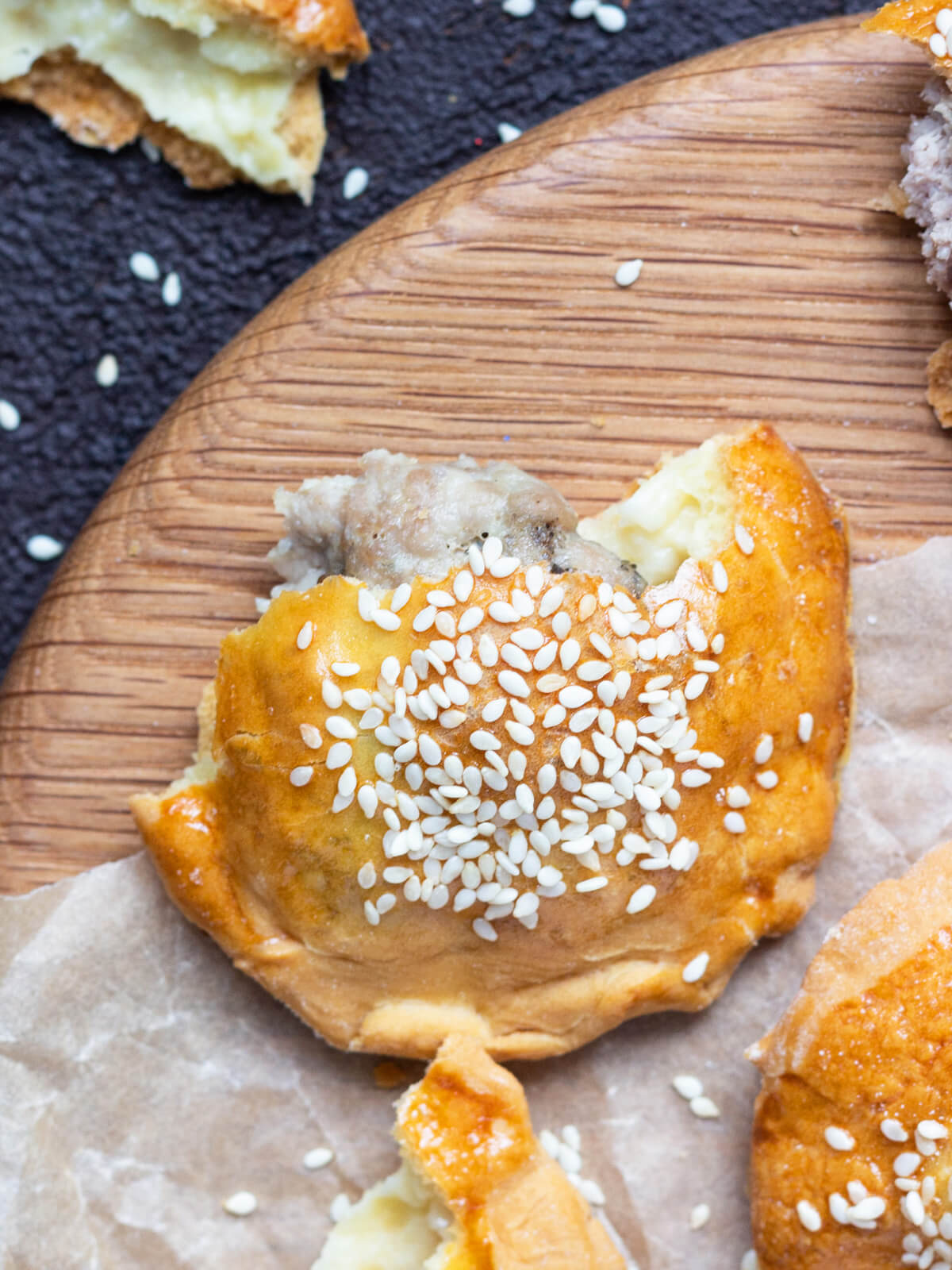 Gefüllte Hefeteigtaschen mit Putenfüllung (Mini-Pasteten)