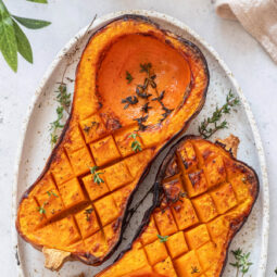 Gerösteter Butternut-Kürbis mit Thymian und Knoblauch