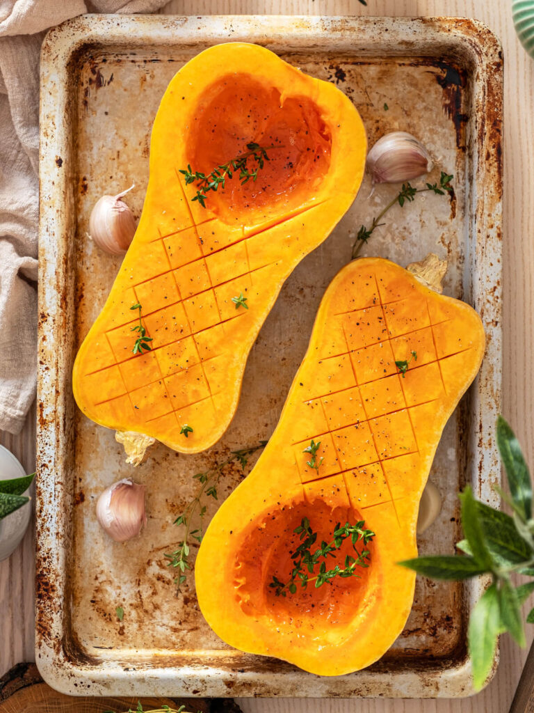 Gerösteter Butternut-Kürbis mit Thymian und Knoblauch