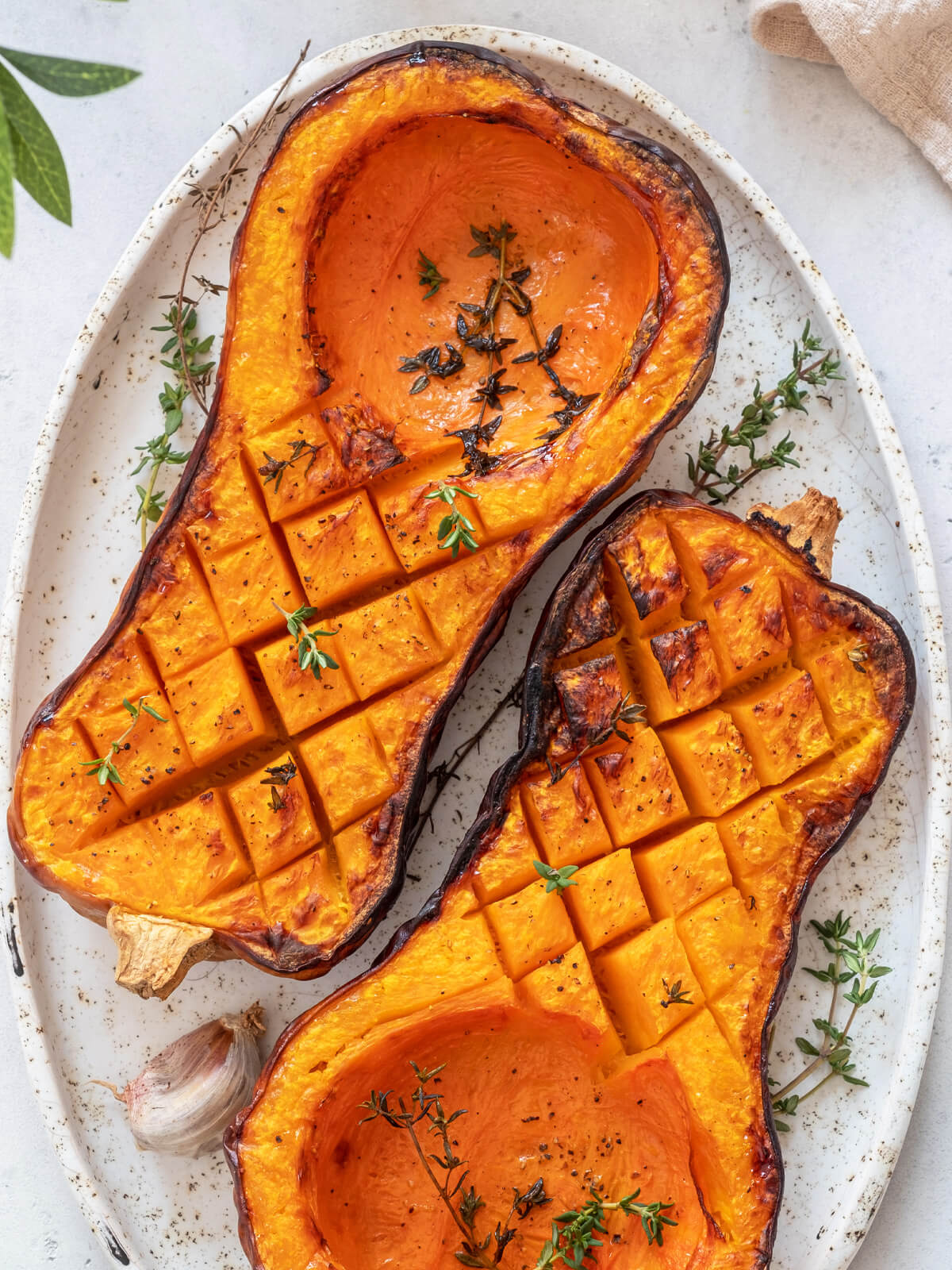 Gerösteter Butternut-Kürbis mit Thymian und Knoblauch